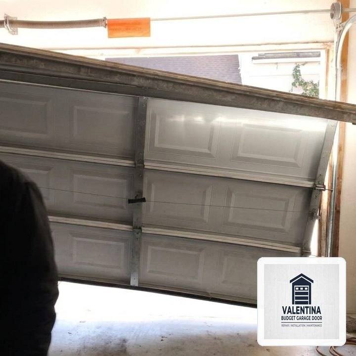 Valentina Budget Garage Door Dispatch in Plano (Richardson Area): Heavy-Duty EPDM Perimeter & Bottom Seal Weatherproofing - Plano, TX